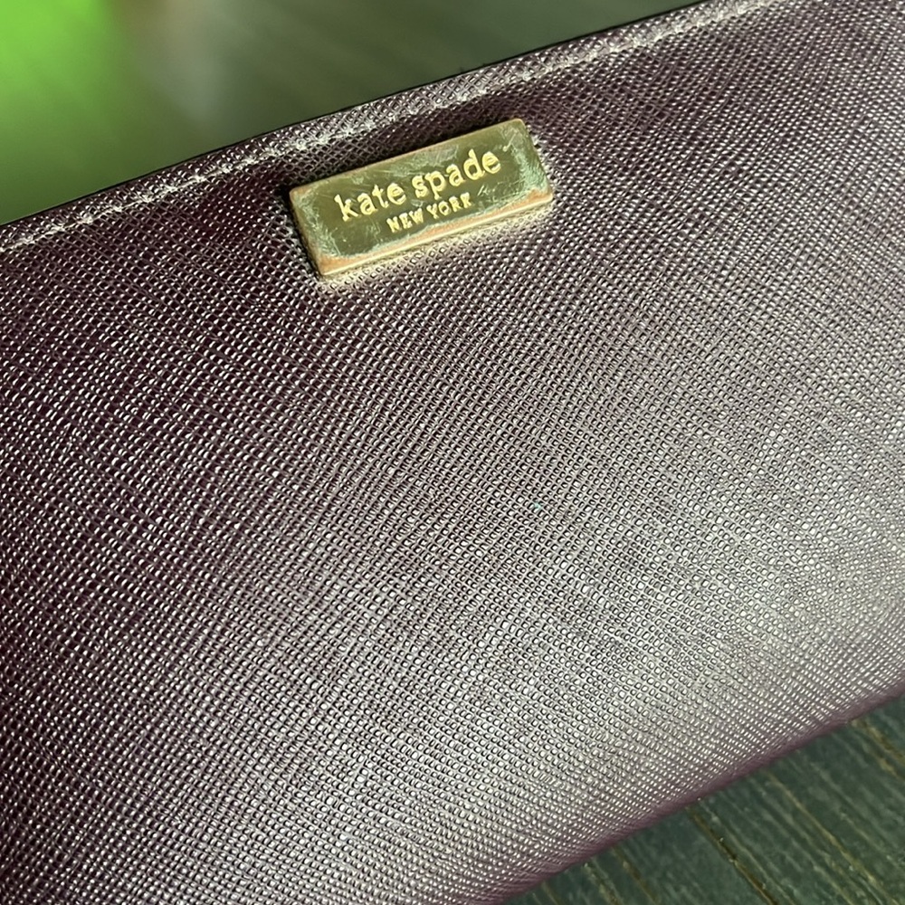 Kate Spade Wallet. - Picture 3 of 7